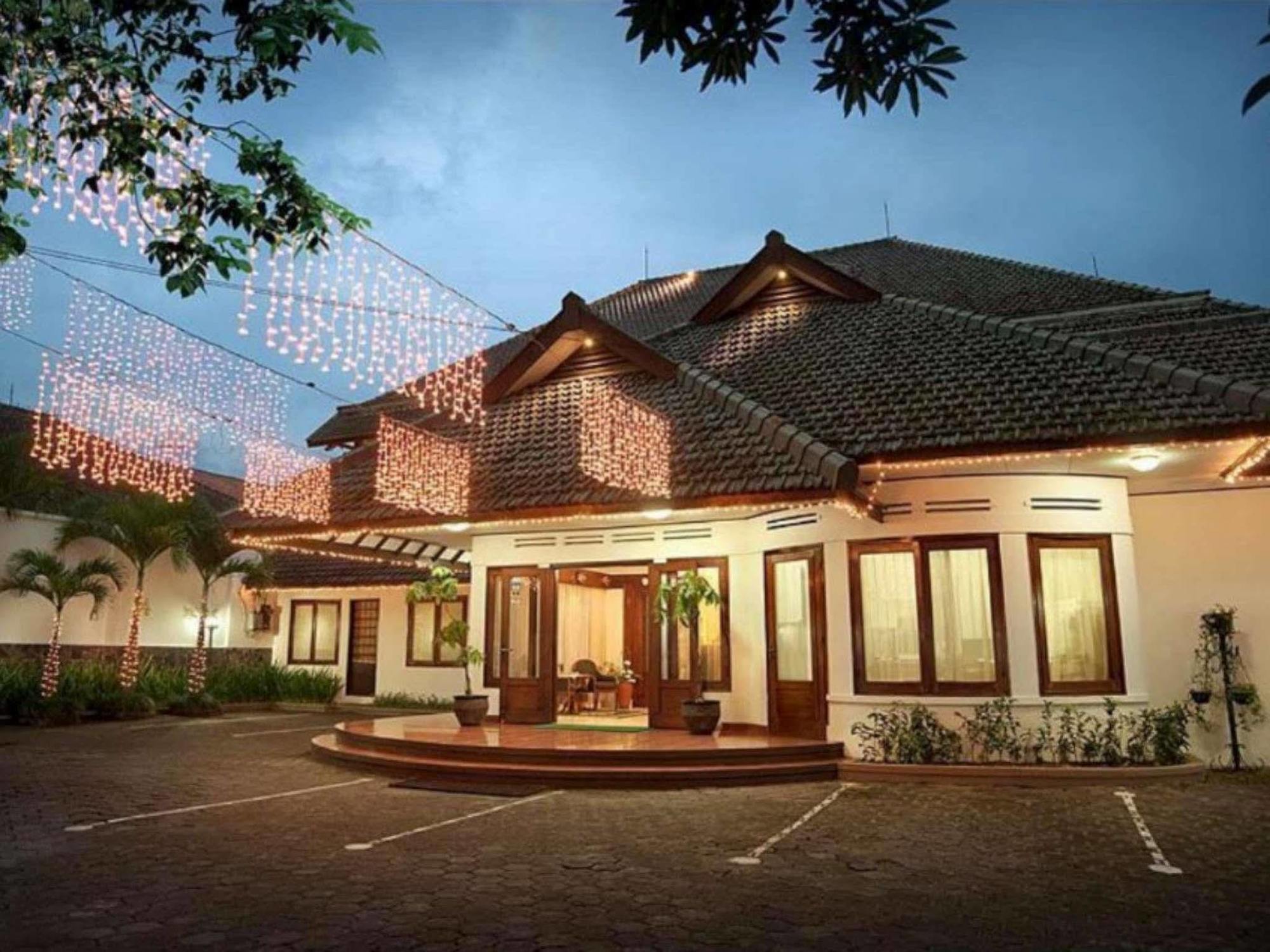 Paniisan Hotel Бандунг Екстериор снимка